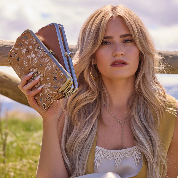 Lauren Clutch Wallet